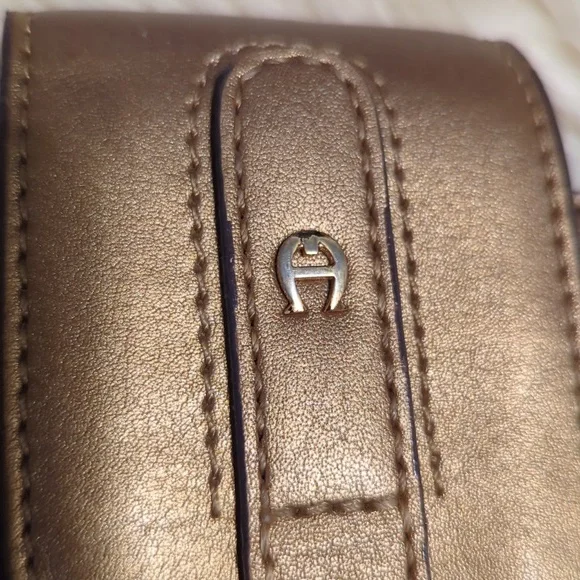 Etienne Aigner 100%  Rattan with Bronze Trim Tote Bag 15” x 9” - Picture 2 of 12